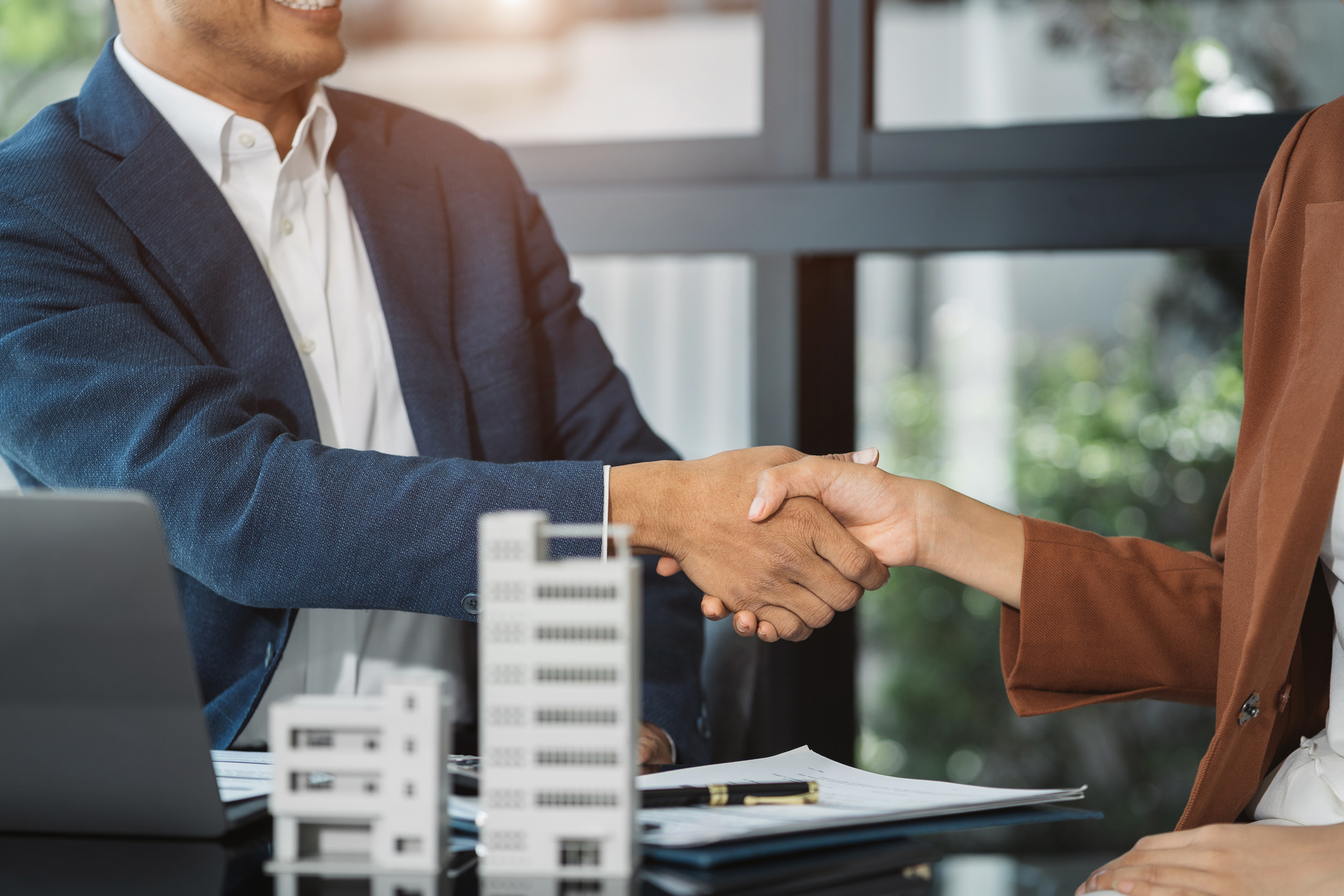 close-up-shake-hands